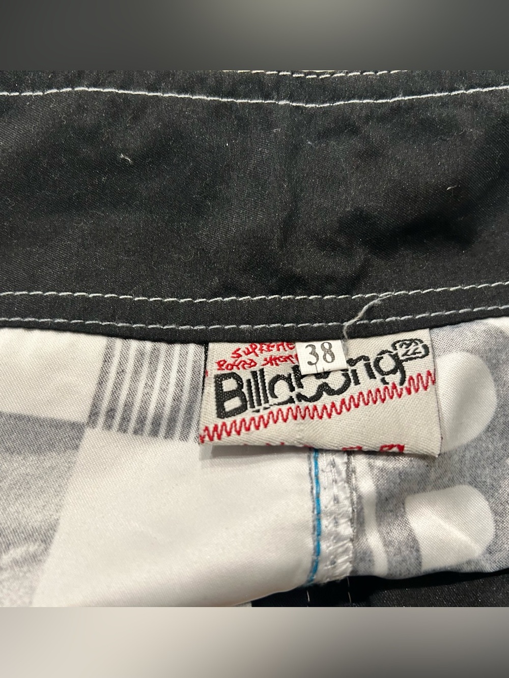 NWT Billabong Black & White Logo Graphic Print Board Shorts - Men’s Size 38 - Picture 3 of 6